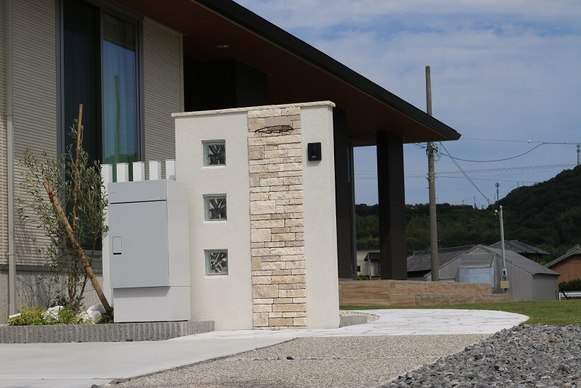 西尾市エクステリア施工例天然石の門柱