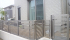愛知県蒲郡市の新築エクステリア;建物と統一感のあるフェンスと門扉