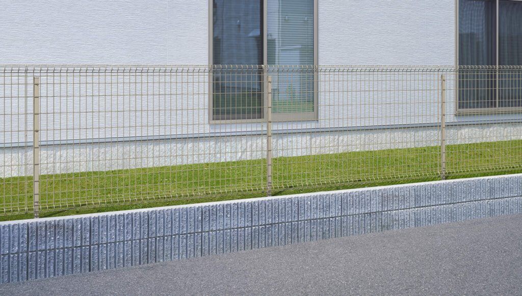 コストの良いメッシュフェンスのメーカー：ユメッシュ｜愛知県高浜市を中心に三河地区№1スタッフ数のエクステリア・外構　ライフ・ランド