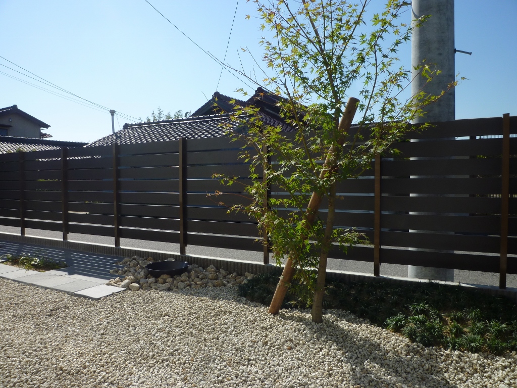 刈谷市 建物裏に設置された大型のヨド物置