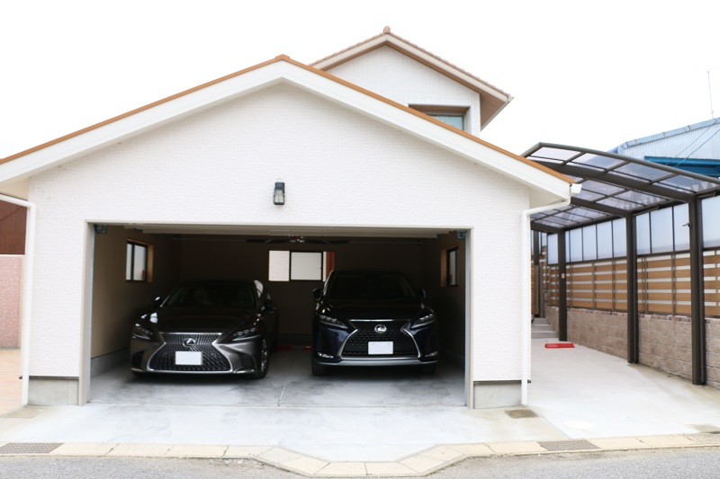 愛車をしっかりと守るオリジナルガレージとカーポート
