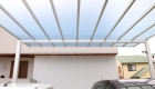 愛知県岡崎市の新築エクステリア：熱線遮断ポリカーボネート屋根のカーポート