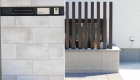 愛知県豊田市の新築エクステリア：大判タイルを貼った門柱