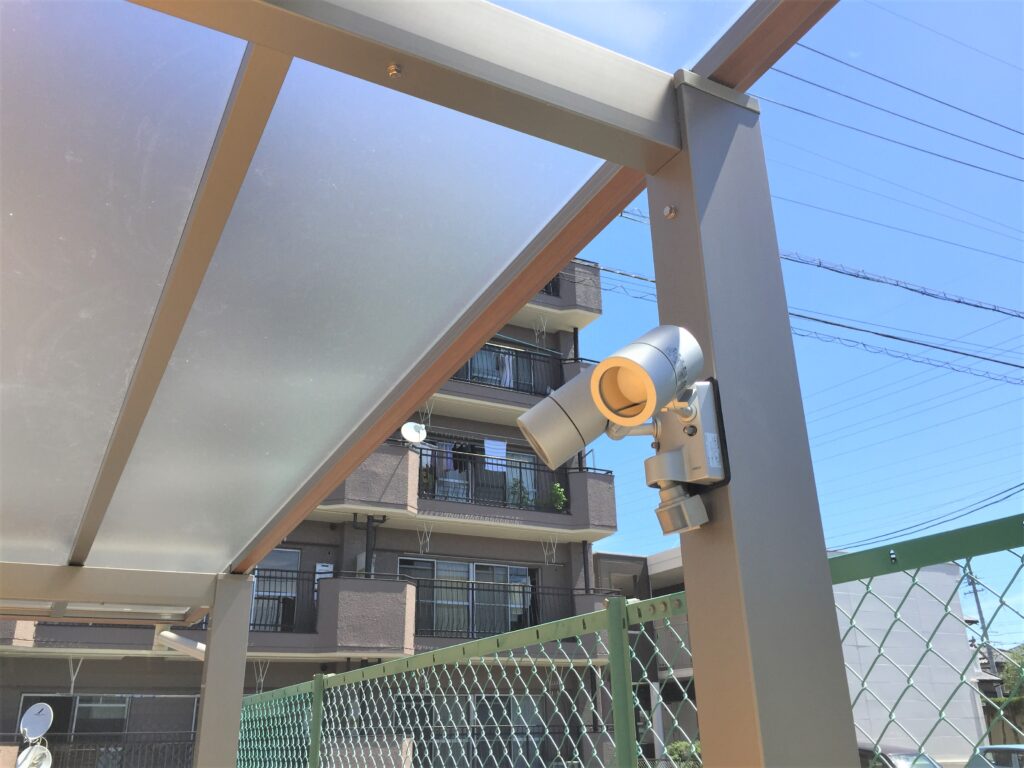 岡崎市の外構ライティング カーポートに設置した人感センサーライト