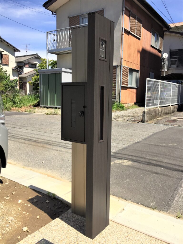 岡崎市の外構工事 デザイン性の高いスタイリッシュな機能門柱と表札