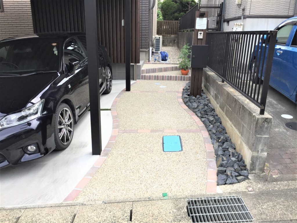 豊田市 玄関アプローチの洗出し仕上げとユニソンミルドブリック階段