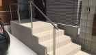 愛知県岡崎市の新築エクステリア：階段には上り下りをしやすく手すりを設置