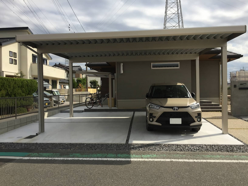 岡崎市の新築エクステリア：大切な車を守るセッパンカーポート