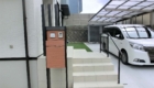 岡崎市の新築エクステリア：宅配ボックス付きの機能門柱