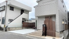 愛知県岡崎市の新築エクステリア：曲線を生かした角柱の目隠しスクリーン