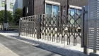 愛知県知立市の新築エクステリア：勾配有りでも設置可能なリフティングアコー