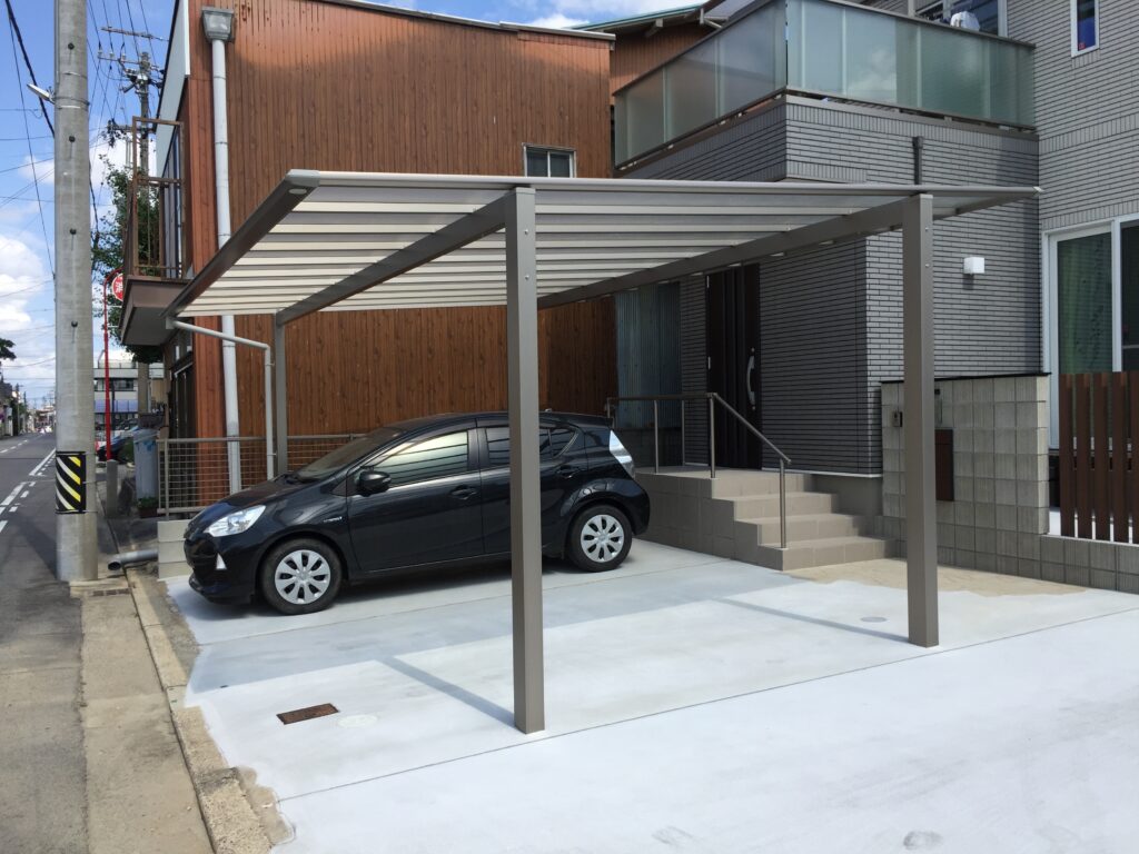 岡崎市土間コンクリート駐車スペースと2台用カーポート
