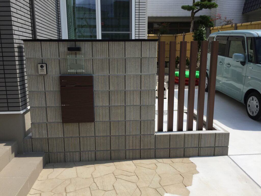 岡崎市新築外構 ユニソンリゲル使用の化粧ブロック造作門柱