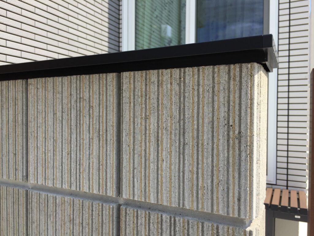 岡崎市施工例 笠木付き化粧ブロック門柱と門周りデザイン