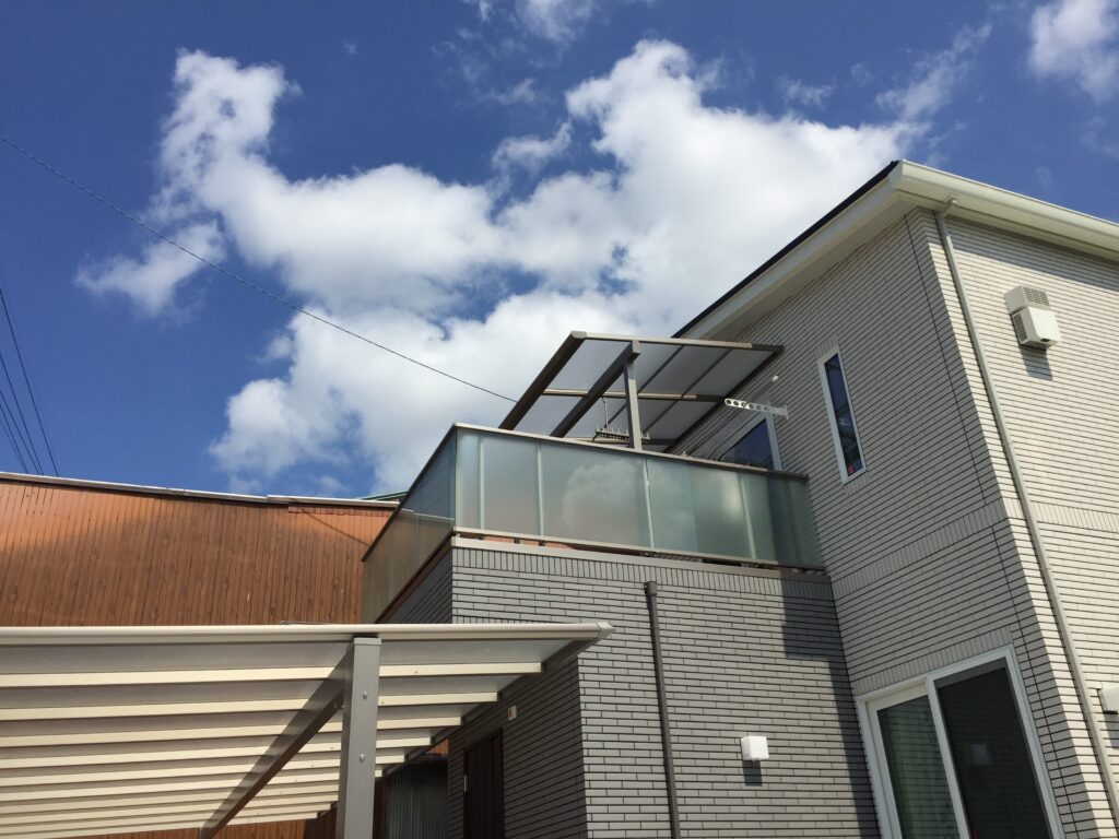 岡崎市テラス屋根施工 三協アルミレボリューA 2階ベランダ屋根