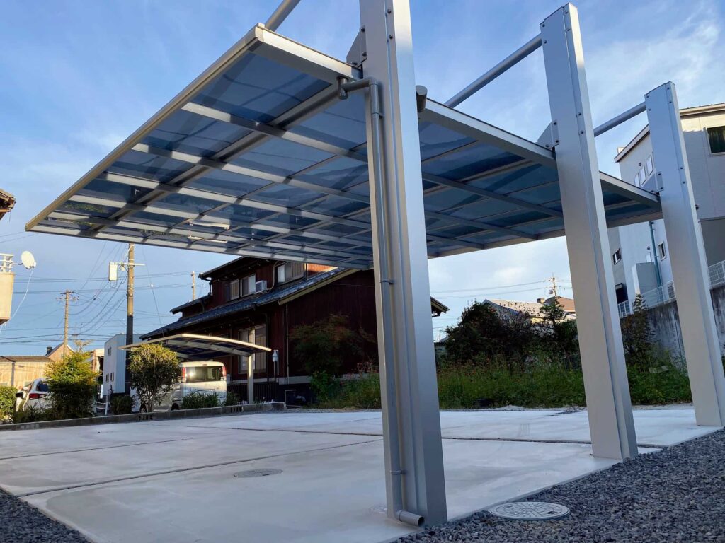 東浦町の新築外構でスムーズな駐車を叶えるダブルフェースの側面支持構造