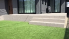安城市の新築エクステリア：開放感のあるタイルテラスと人工芝のお庭