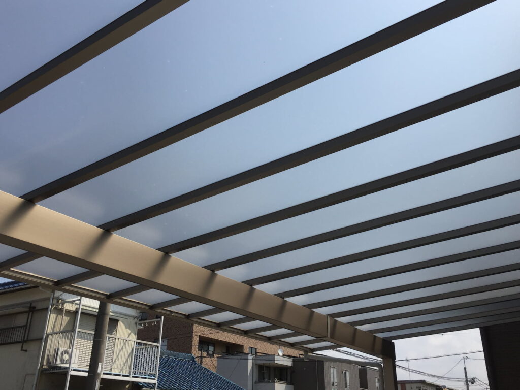 岡崎市の新築エクステリア：中桟をなくしたスッキリしたデザイン