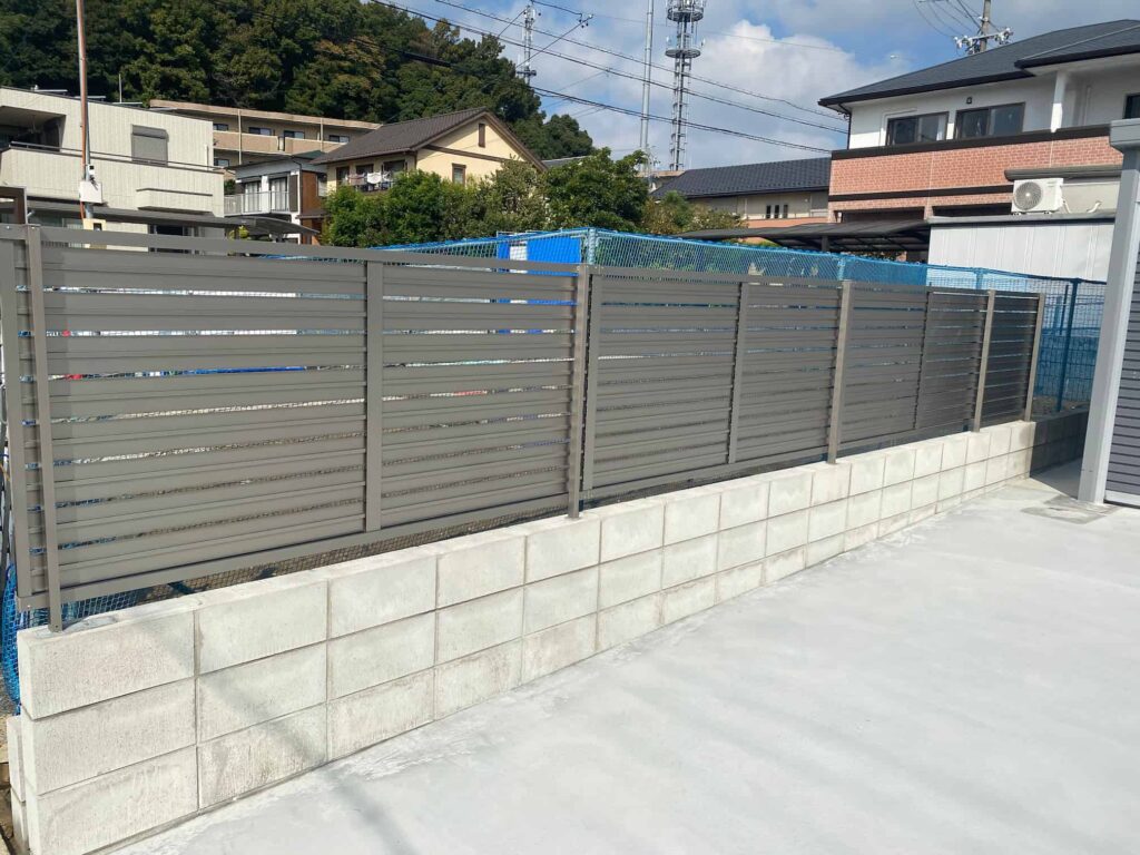 幸田町の外構リフォーム：隣地境界の目隠しフェンス