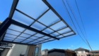碧南市の新築エクステリア：熱線吸収ポリカ屋根で日差しを遮る