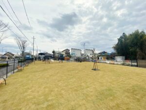 豊田市の新築エクステリア：天然芝敷いたドッグラン
