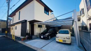 岡崎市の新築エクステリア：快適な駐車空間を実現するカーポートとグリ石敷きの外構デザイン