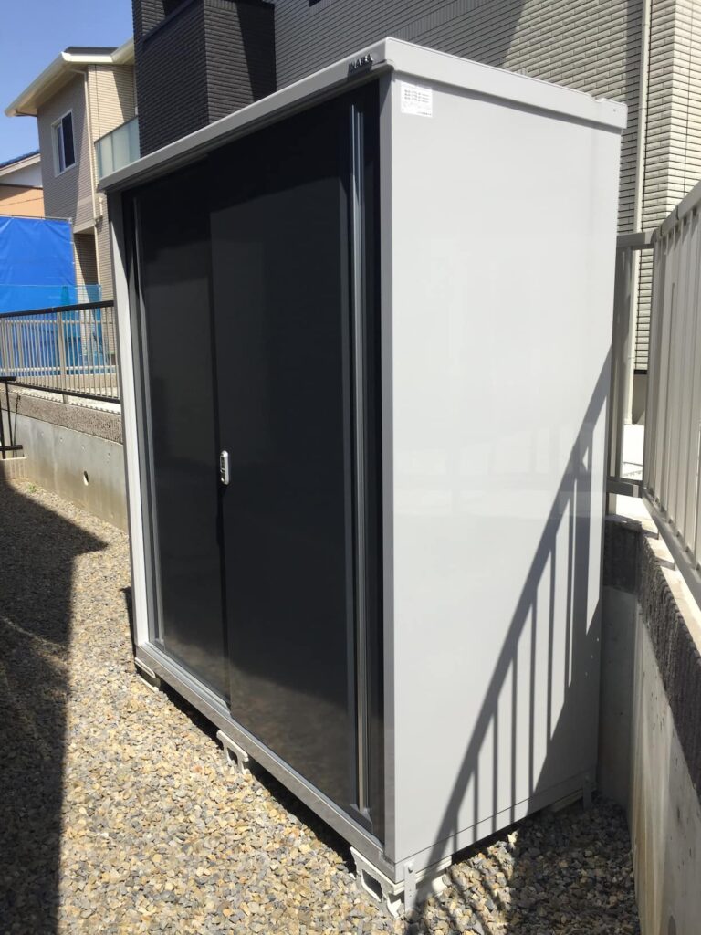 幸田町の新築エクステリア：しっかりとした収納力のある物置