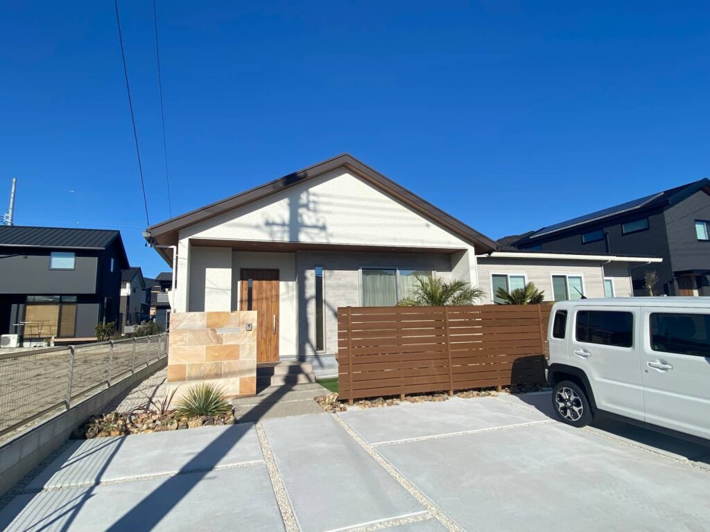 蒲郡市の新築エクステリア：南国テイストの外構デザイン