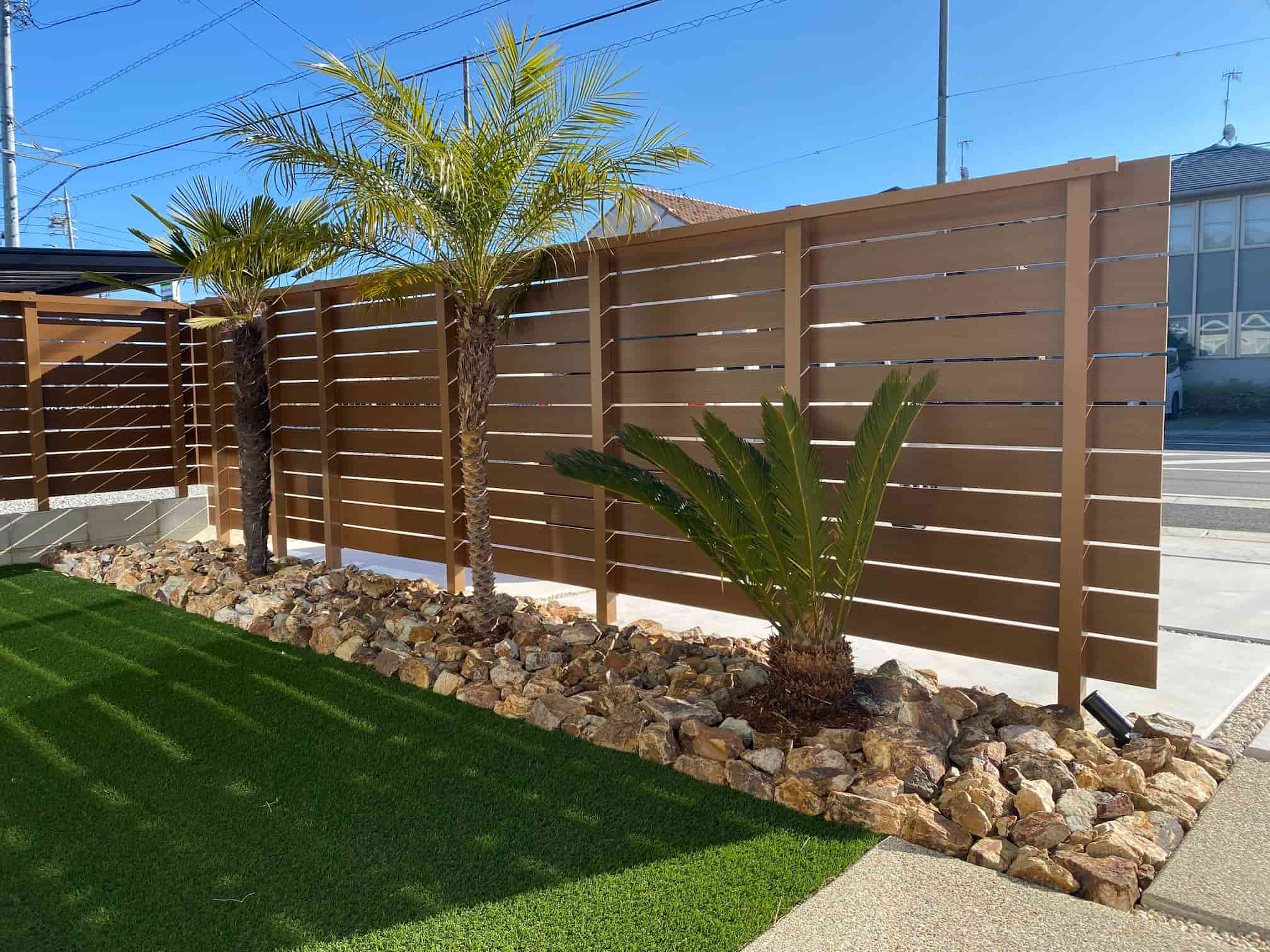 蒲郡市の新築エクステリア：南国イメージに合わせた植栽