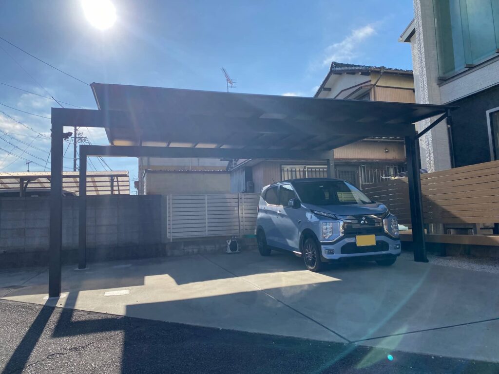 岡崎市の外構リフォーム：スタイリッシュなカーポート空間