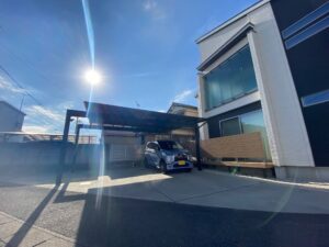 岡崎市の外構リフォーム：スカイリード梁延長で広々カーポート