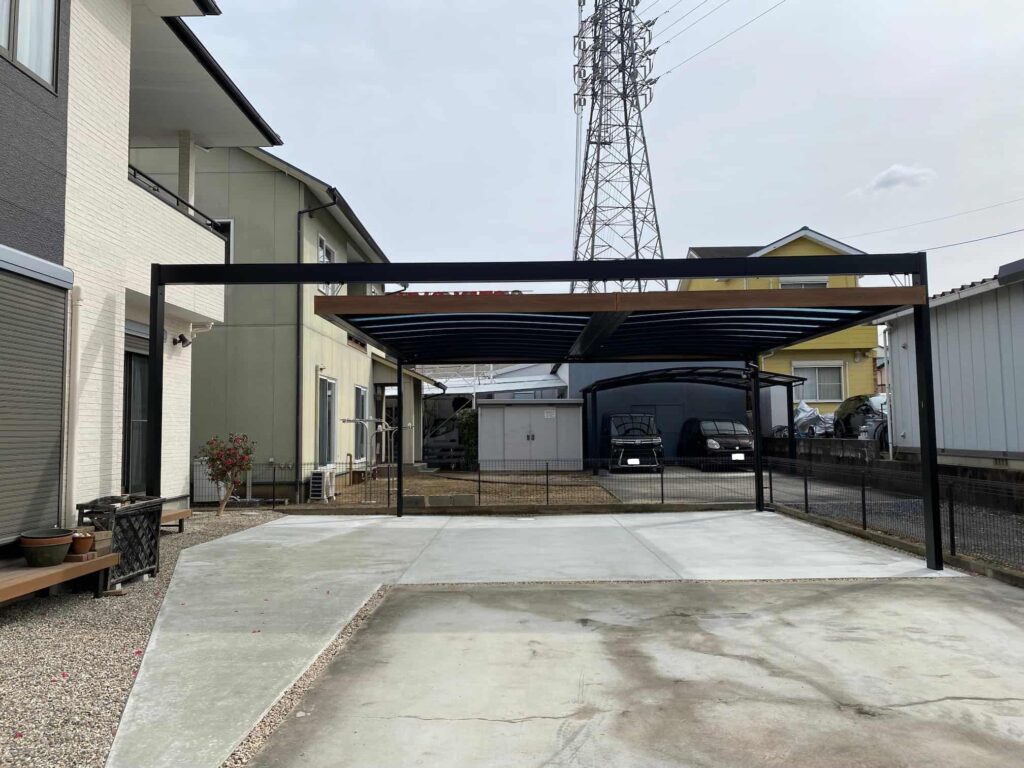 豊田市の外構リフォーム：機能性とデザイン性を両立したカーポート