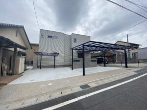 岡崎市の新築エクステリア：二世帯住宅門柱が魅力のモダン外構