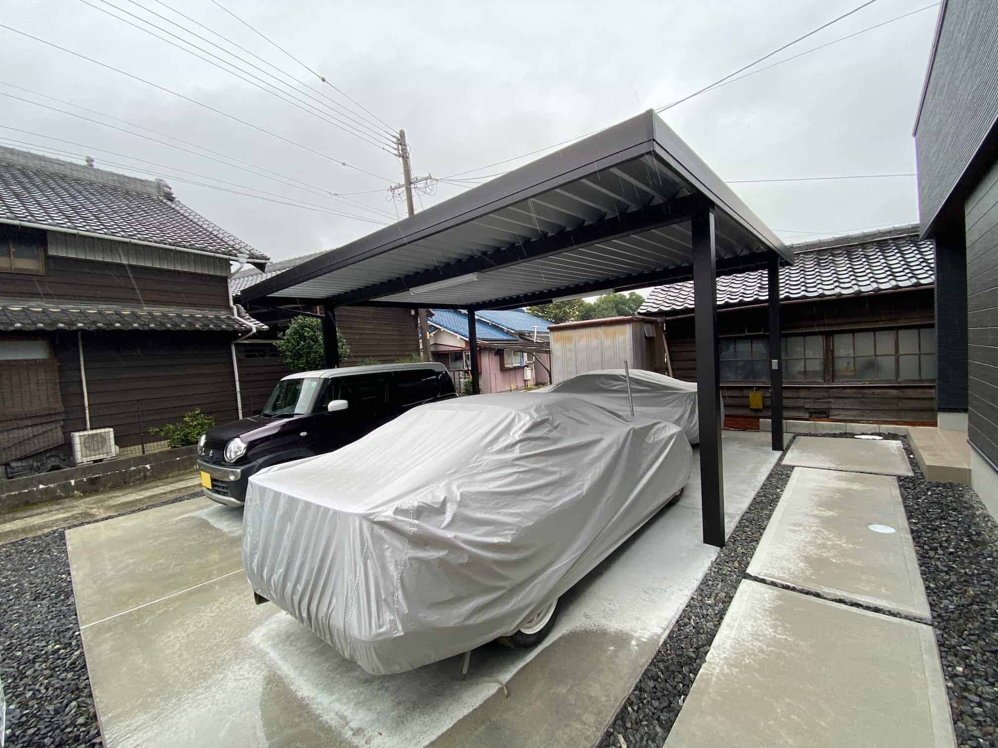 西尾市の新築エクステリア：刷毛引き仕上げのアプローチ