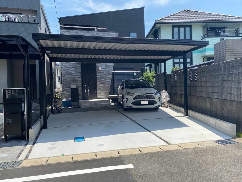 安城市の外構リフォーム：玄関まで濡れずに行けるセッパンカーポート