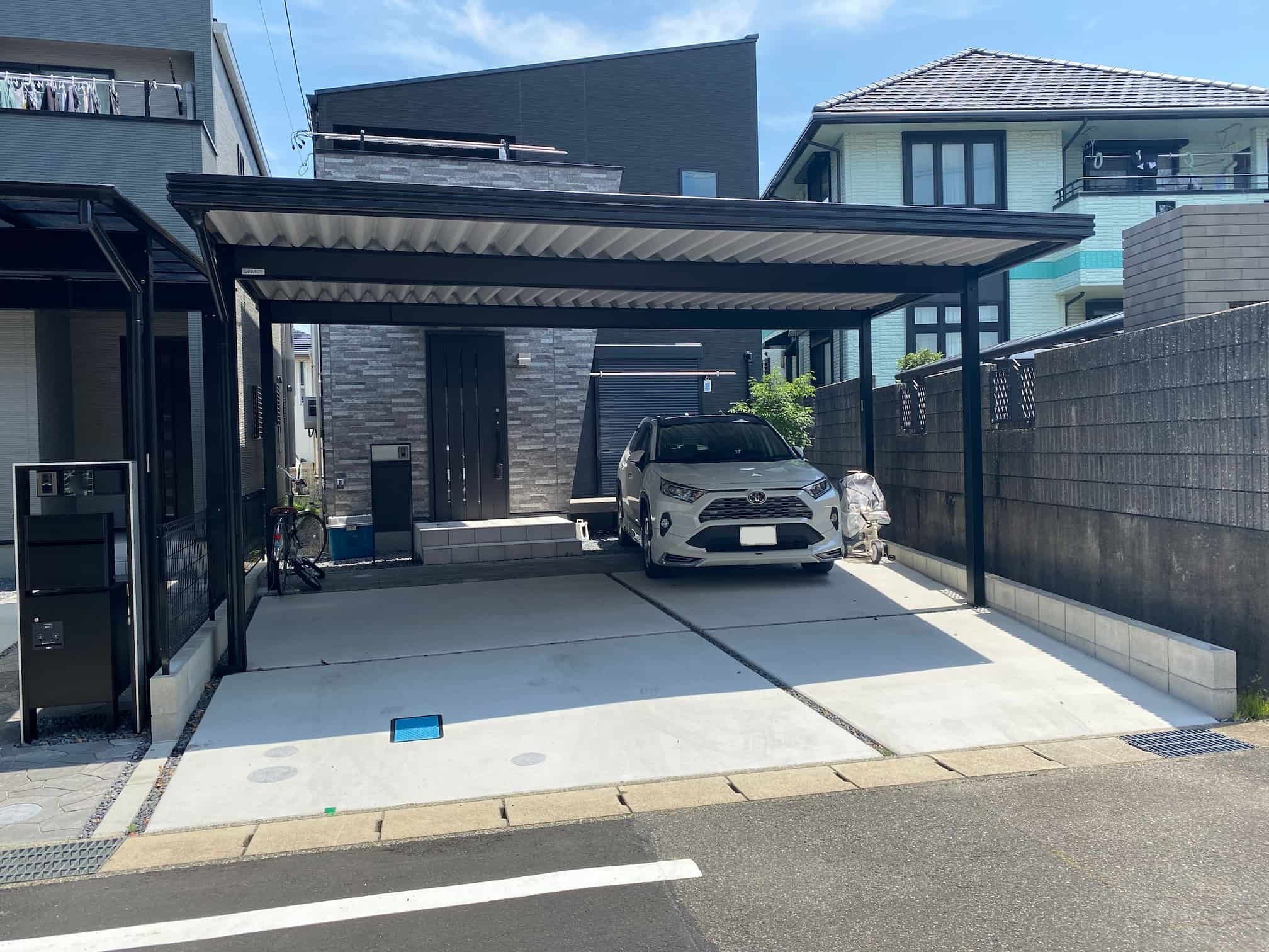 安城市の外構リフォーム:玄関まで濡れずに行けるセッパンカーポート