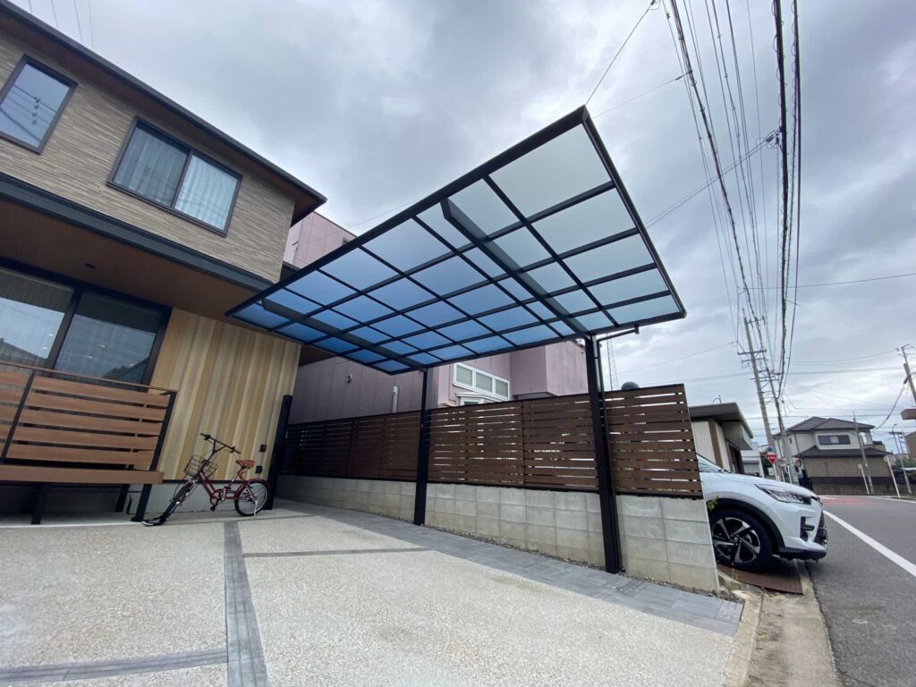 岡崎市の新築エクステリア：シンプルモダンなカーポート
