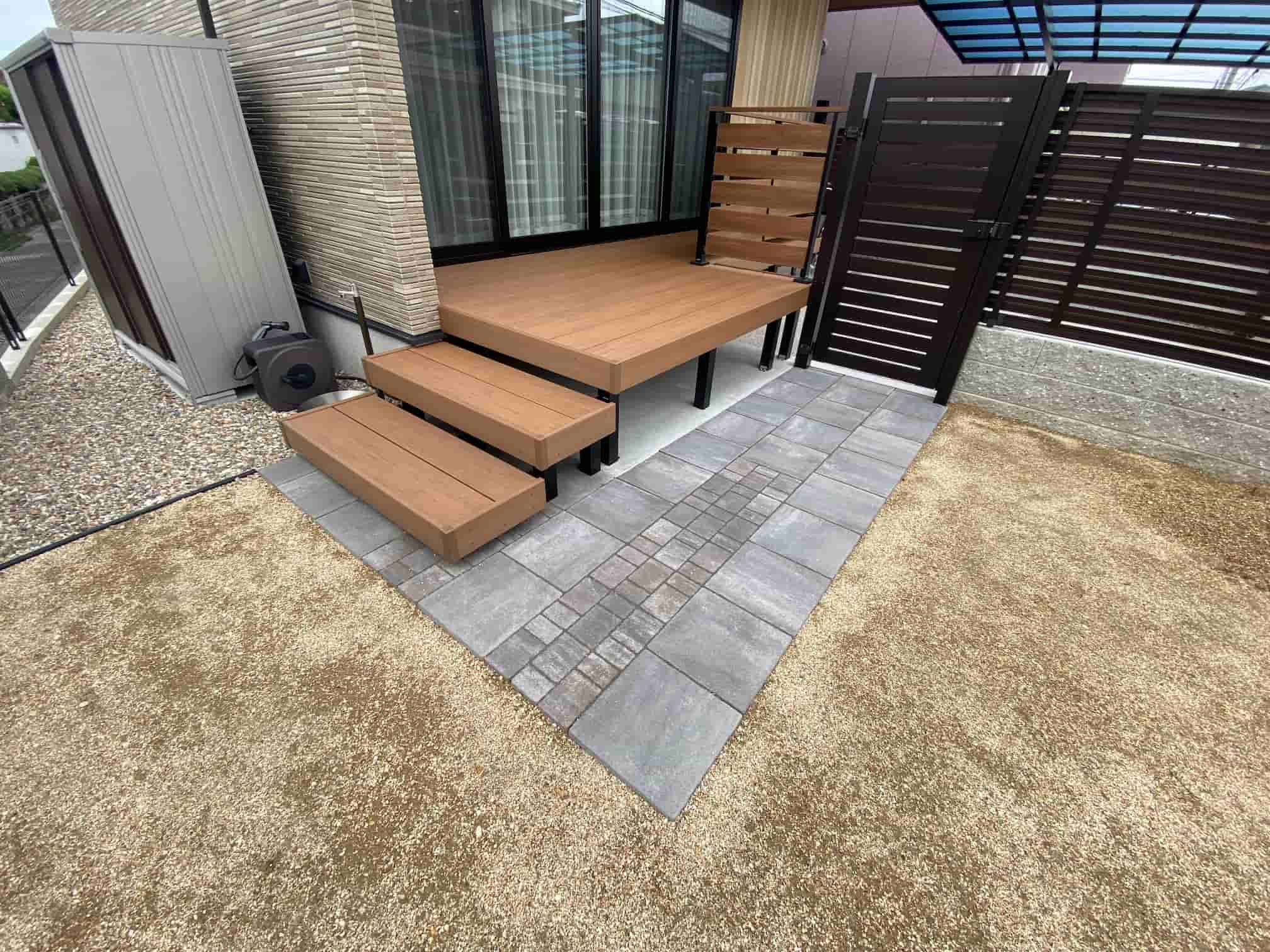岡崎市の新築エクステリア：動線となる舗装材敷き
