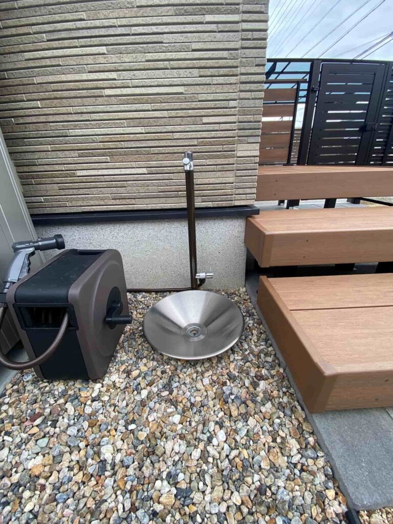 岡崎市の新築エクステリア：2口で使い勝手のいい立水栓