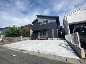 岡崎市の外構リフォーム：玄関アプローチライトアップを備えたモダン外構リフォーム