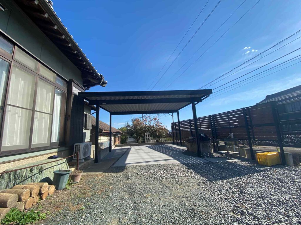 蒲郡市の外構リフォーム:カーポートとフェンス施工後