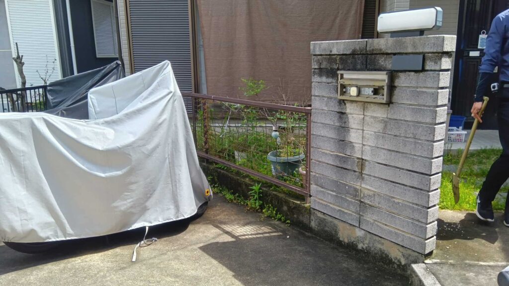 岡崎市で解体・撤去を行う前の既設造作門柱