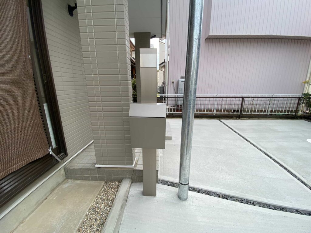 岡崎市で新設したLIXILの機能門柱FPと移設された引込柱