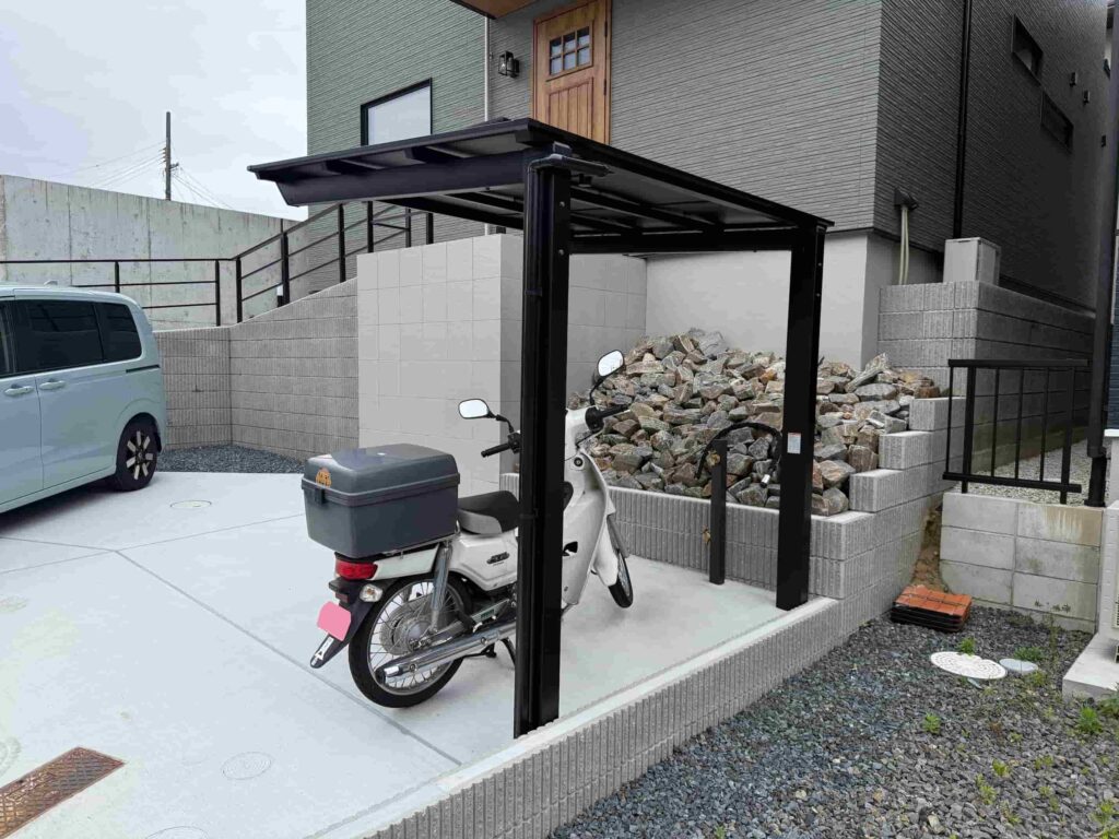 岡崎市の外構工事で設置したユニソンスプレスタンド60ソリッド2口仕様のスタイリッシュな立水栓